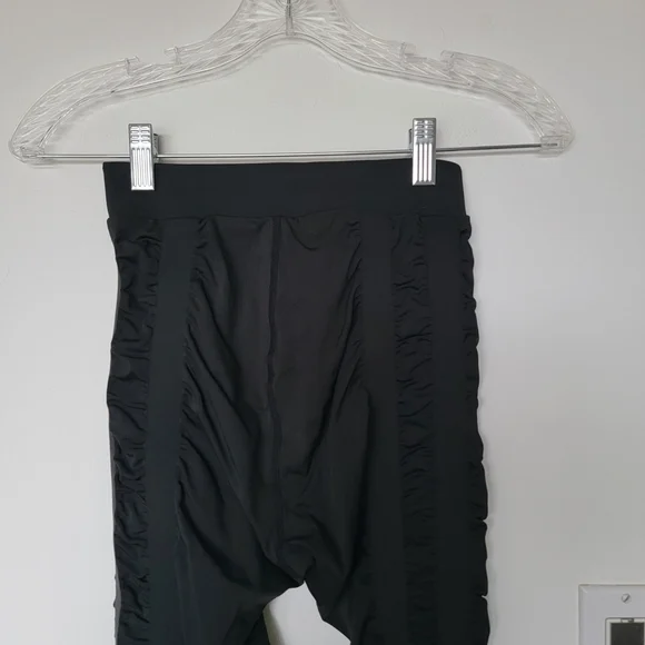 SKINNIFY Women's Black Ruffled Leggings - Picture 8 of 9